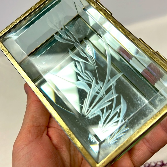 5” Glass and mirrored bottom jewelry/trinket box with gold tone edges and feet - Picture 6 of 6